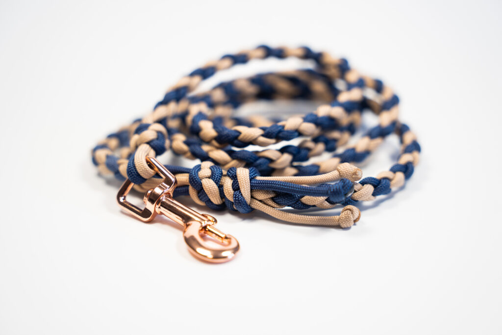 Smycz miejska pleciona paracord – personalizowana