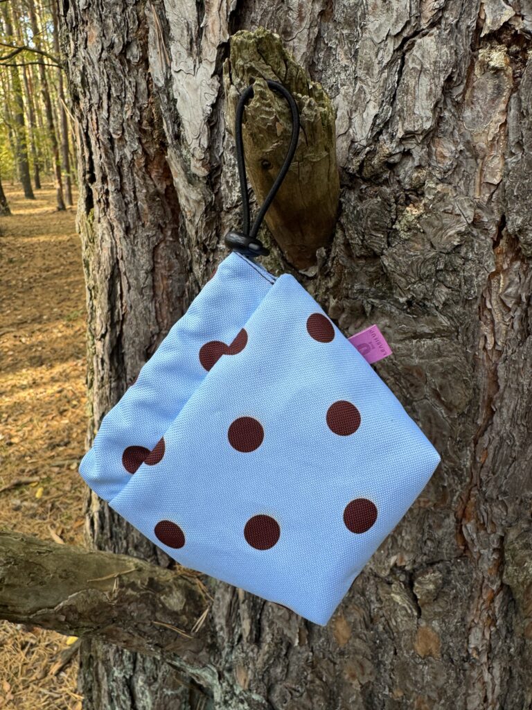 Saszetka na smaczki – Doggie Dots Blue